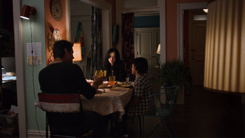Jess has dinner with Oscar (J.R. Ramirez) and Vido (Kevin Chacon) in the season’s final moments.